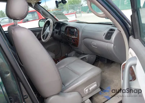 2002 Toyota Sequoia Sr5 V8 z USA, uszkodzony, nr VIN 5TDBT44A12S087496